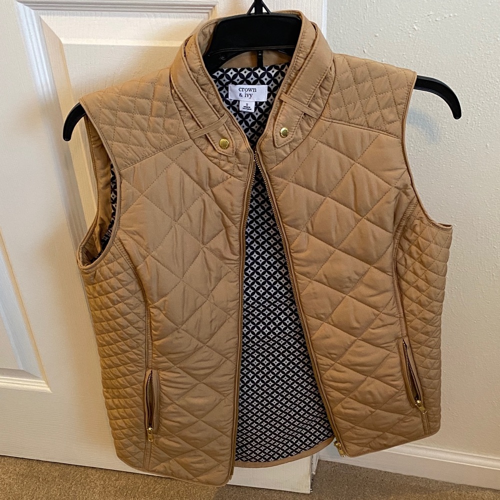 Crown & Ivy Quilted Tan Vest Size Small